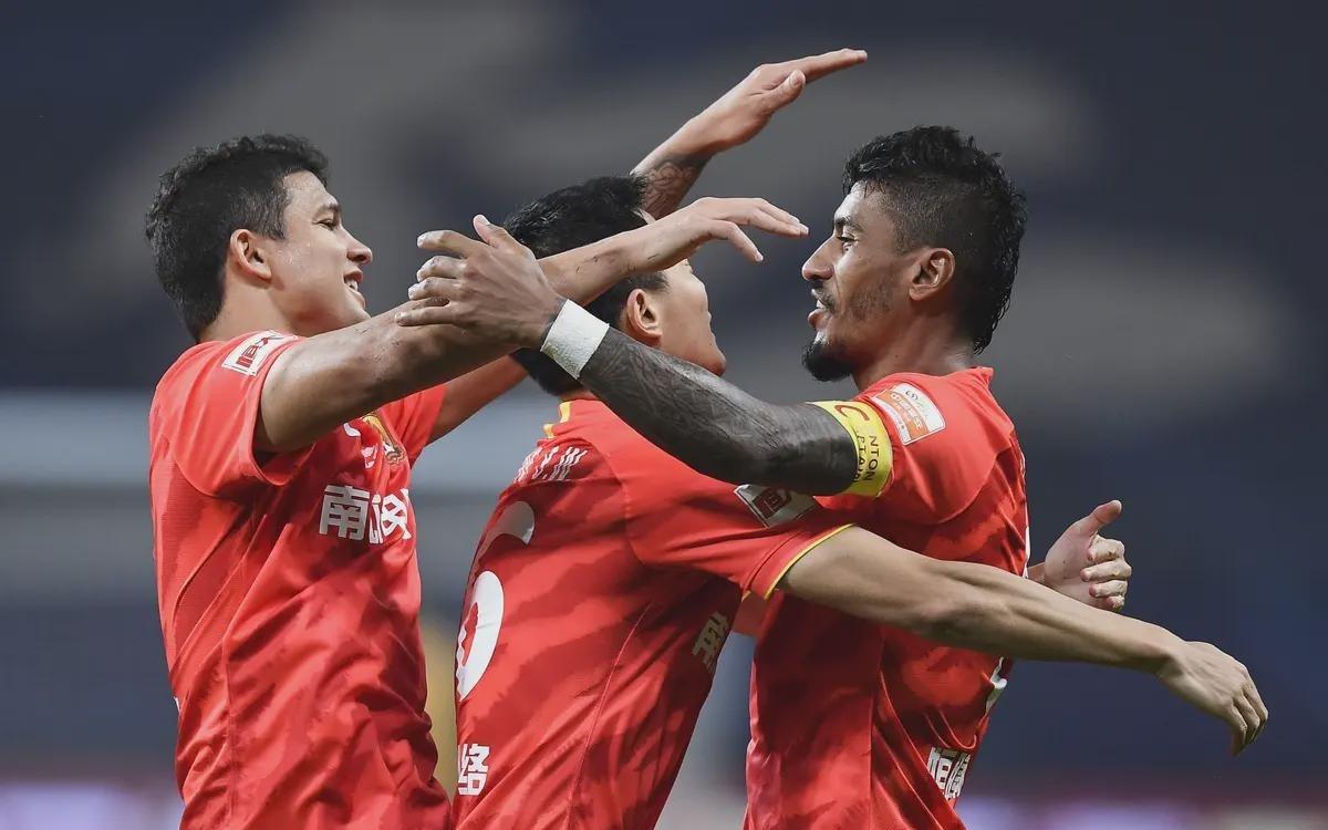 中超“追尾事故”背后：心態(tài)崩了戰(zhàn)術亂了還是劇本寫好了