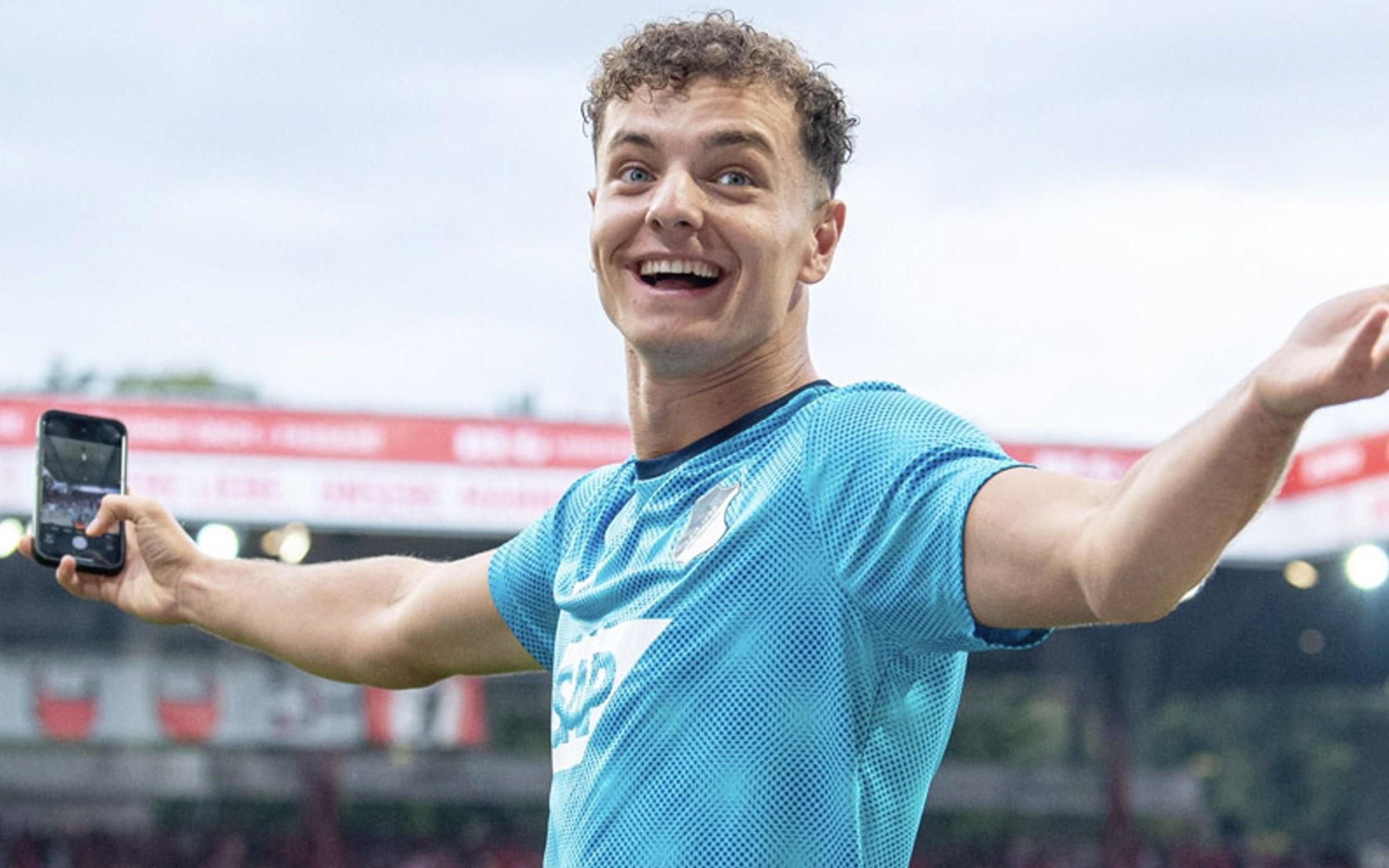 德天空：拜仁關注的霍村前鋒阿斯拉尼曾公開表示夢想是去巴薩