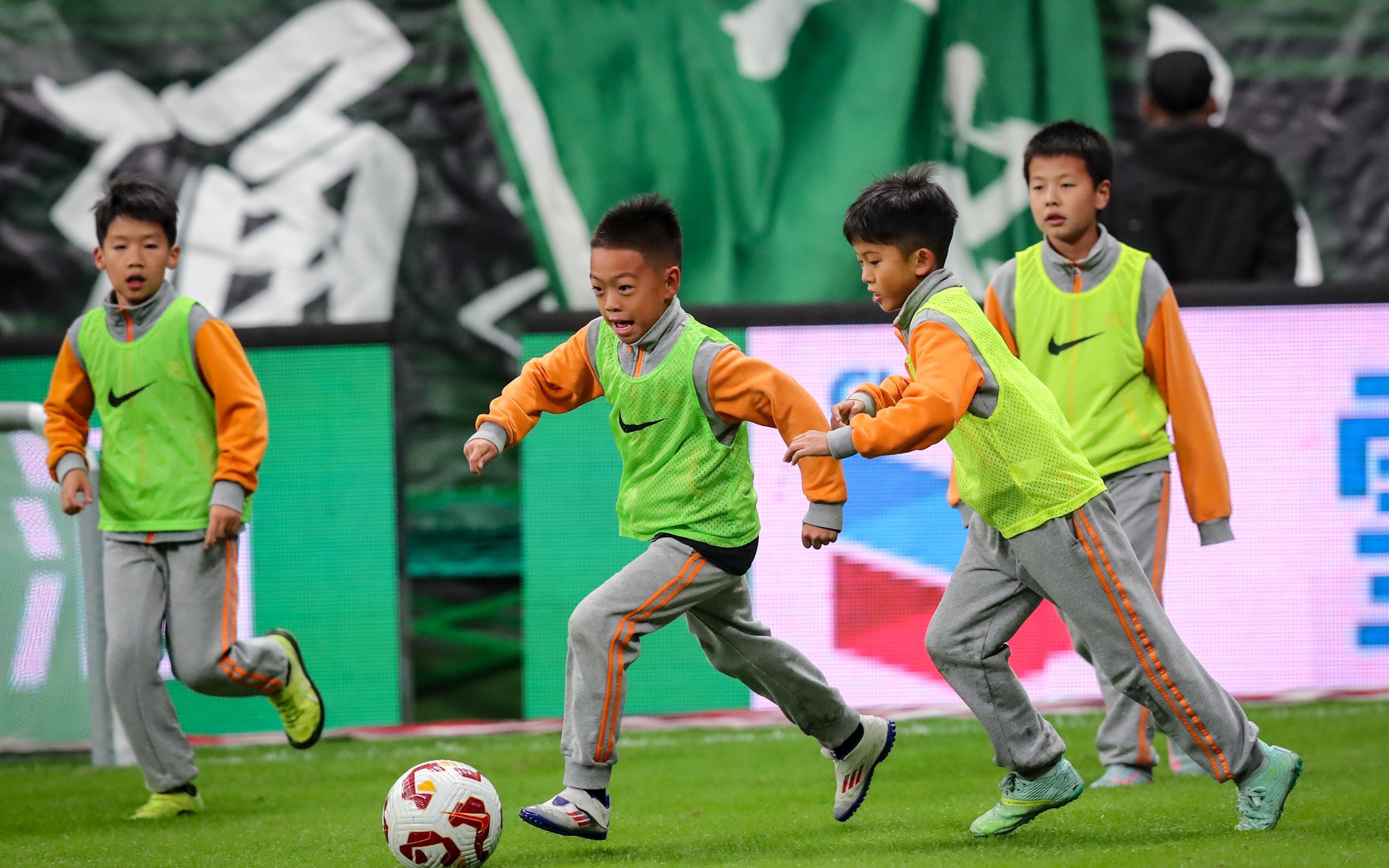 “班超進(jìn)中超”在工人體育場開賽，北京加碼推進(jìn)小學(xué)生校園足球