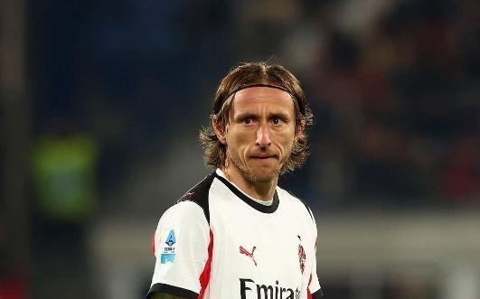 悲喜夜！多特點(diǎn)球大戰(zhàn)滅法鷹，本澤馬淘汰C羅，AC米蘭客場(chǎng)平苦主